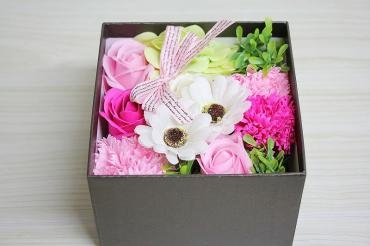 母の日のプレゼントに『カラーBOX』をおとどけしました。｜「フラワーショップコスモス」　（宮崎県小林市の花キューピット加盟店 花屋）のブログ