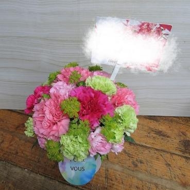 母の日のプレゼントにフラワーアレンジメントを配達しました！｜「フラワーショップコスモス」　（宮崎県小林市の花キューピット加盟店 花屋）のブログ